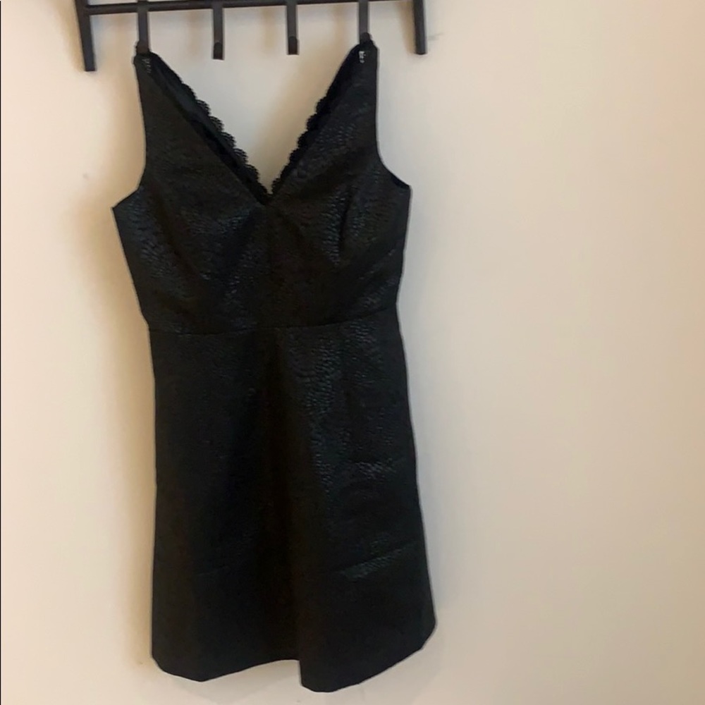 Draper James black cocktail dress fits big